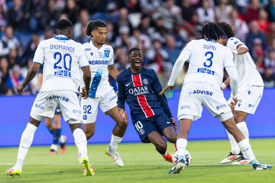 克瓦拉茨赫利亚双响 巴黎3-1逆转战胜欧塞尔