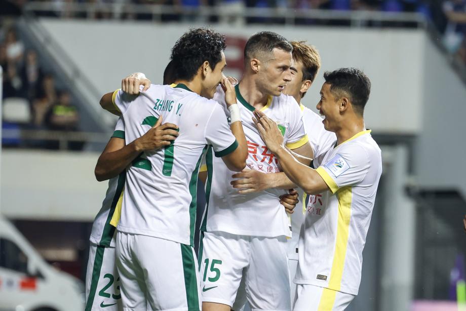张稀哲任意球世界波 北京国安5-0大胜晋级