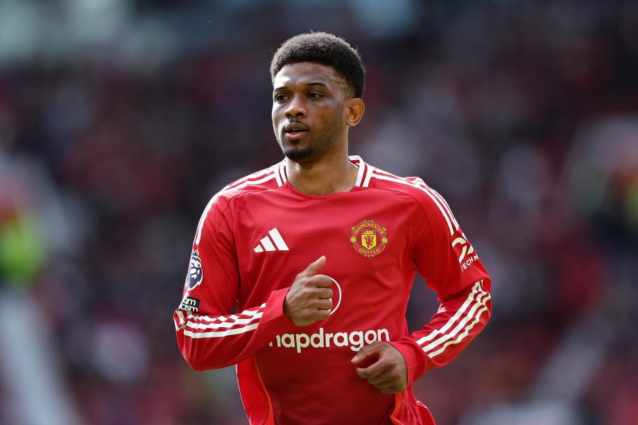 英超-阿玛德造两球 曼联2-0十人维拉联赛第15收官