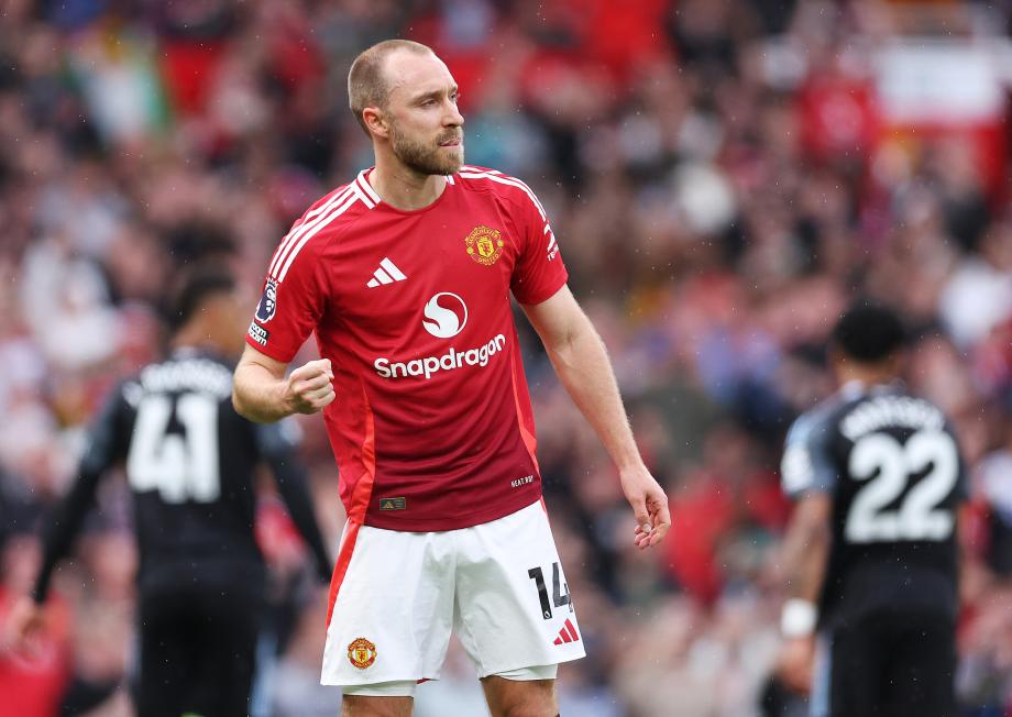 英超-阿玛德造两球 曼联2-0十人维拉联赛第15收官