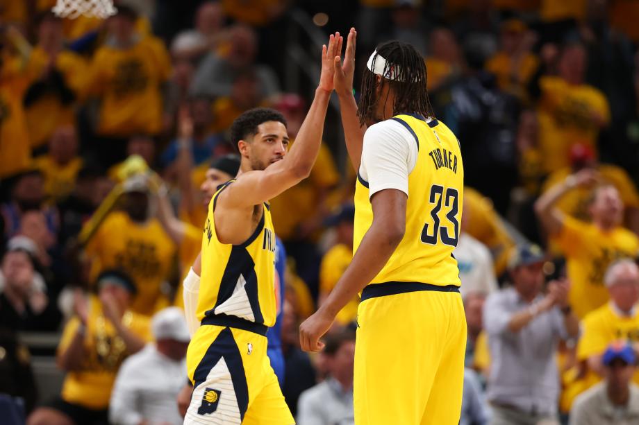 哈利伯顿三双布伦森31分 步行者胜尼克斯拿赛点