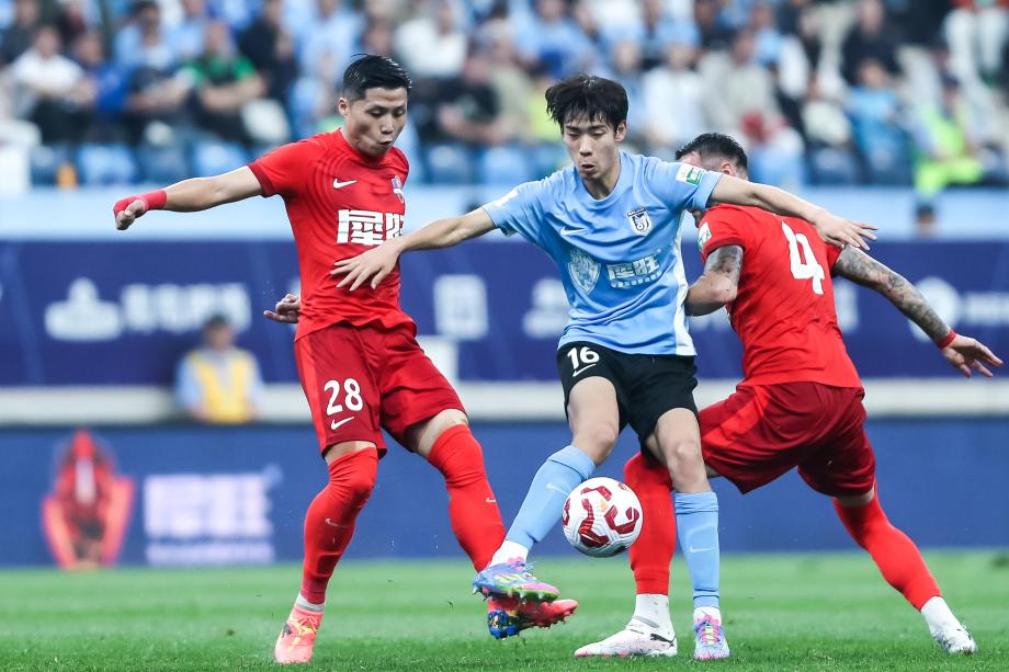 马莱莱助攻朱鹏宇破门 大连英博击败梅州客家