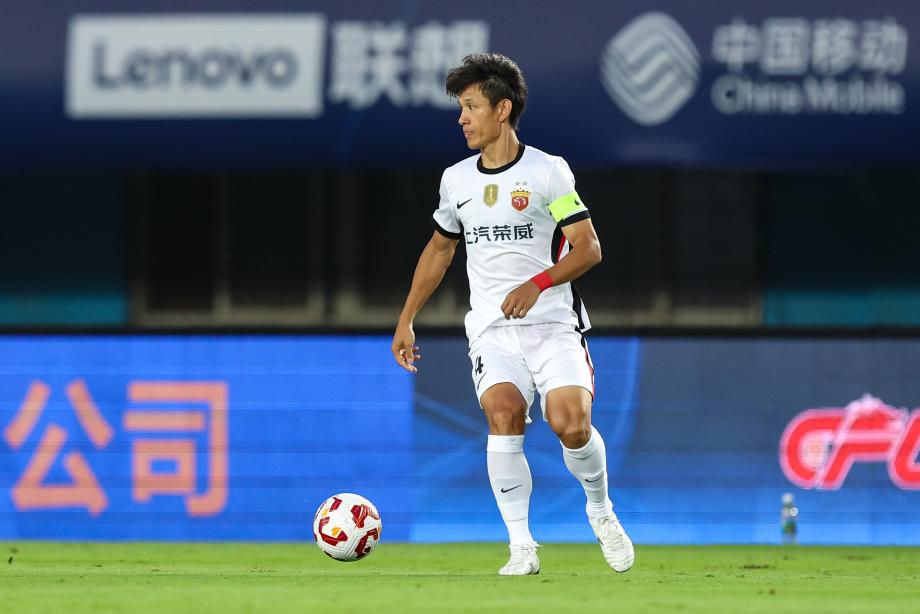 莱昂纳多传射李新翔破门 上海海港3-1河南队五轮不败