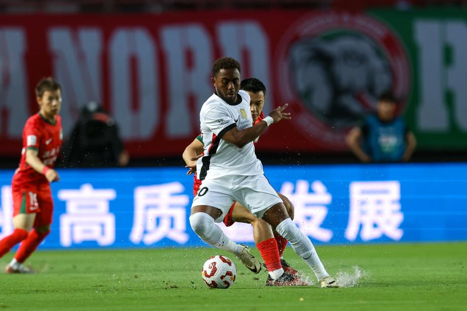 莱昂纳多传射李新翔破门 上海海港3-1河南队五轮不败