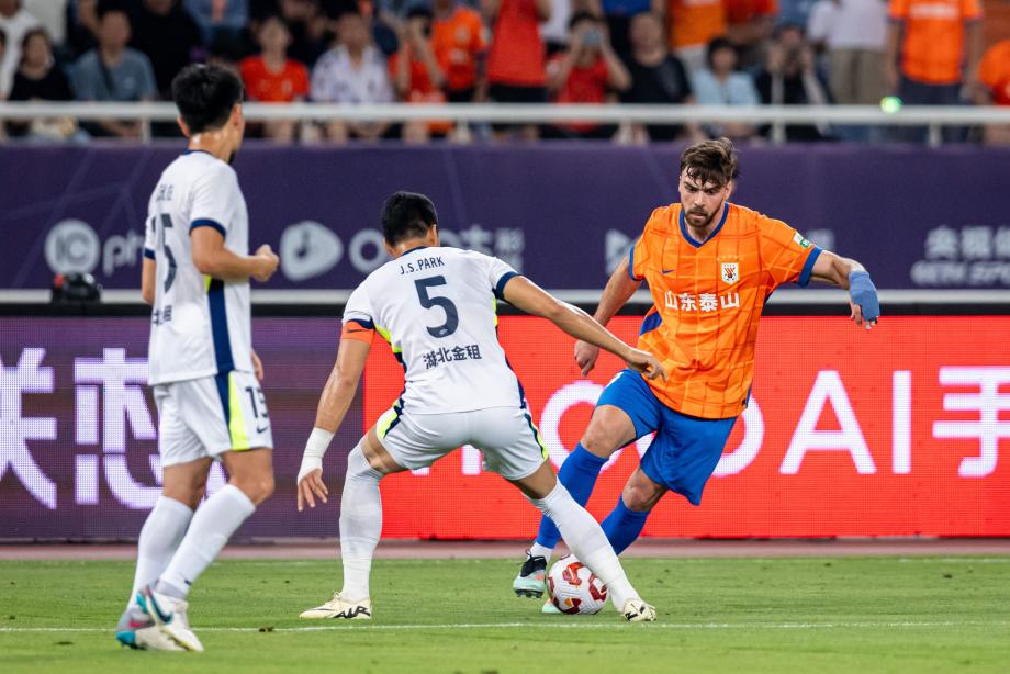 中超-泽卡梅开二度 泰山3-1三镇结束两连败