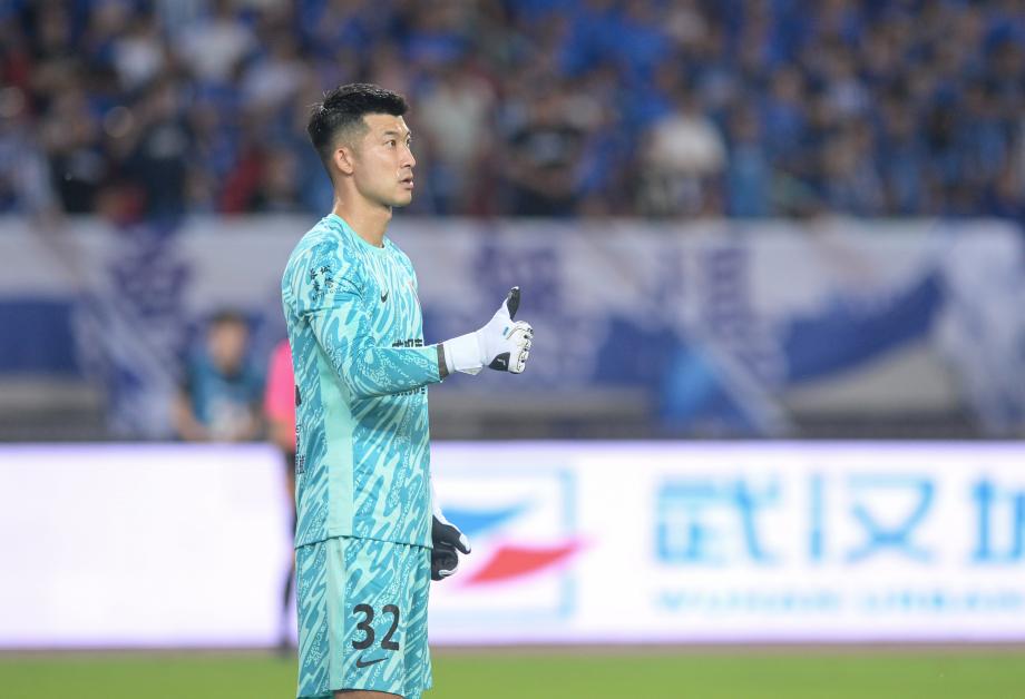 韦世豪点射图多列破门 成都蓉城2-2武汉三镇