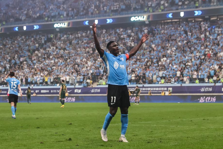 马莱莱头球破门 大连英博主场击败浙江队