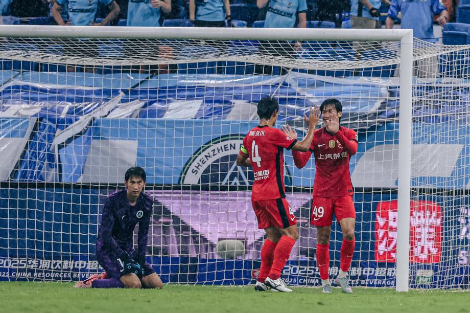 莱昂纳多传射建功 上海海港战胜深圳新鹏城
