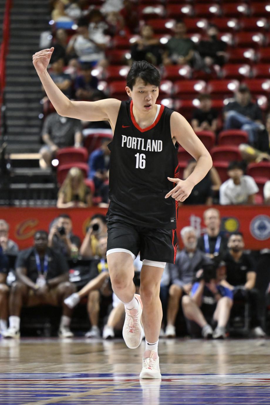 杨瀚森10分4板5助1断3帽 开拓者大胜勇士