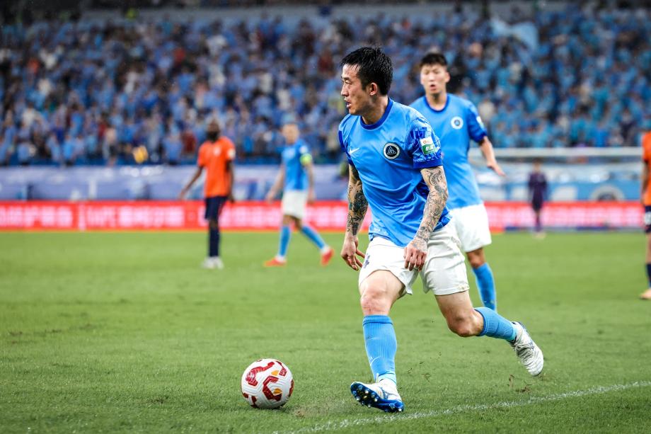 中超-韦斯利帽子戏法 深圳新鹏城4-0青岛海牛