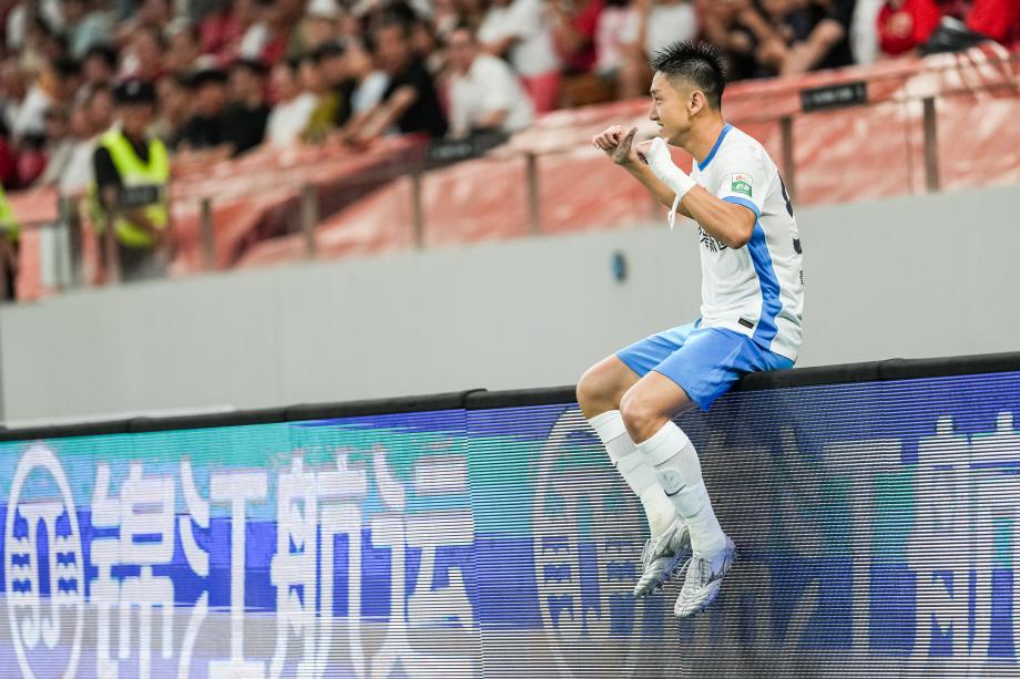 莱昂纳多进球 上海海港主场战平青岛西海岸