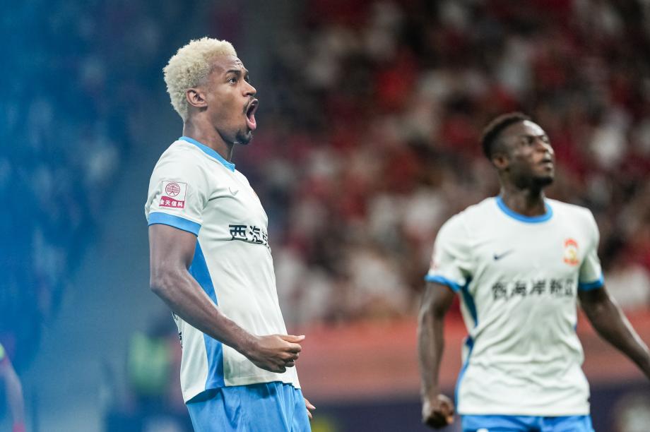 莱昂纳多进球 上海海港主场战平青岛西海岸