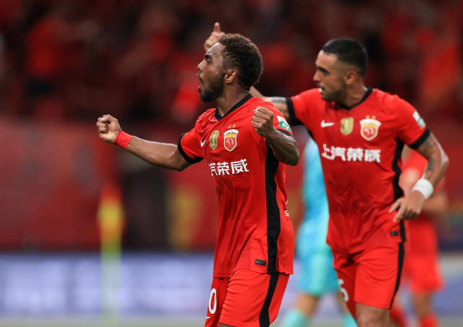 莱昂纳多进球 上海海港主场战平青岛西海岸