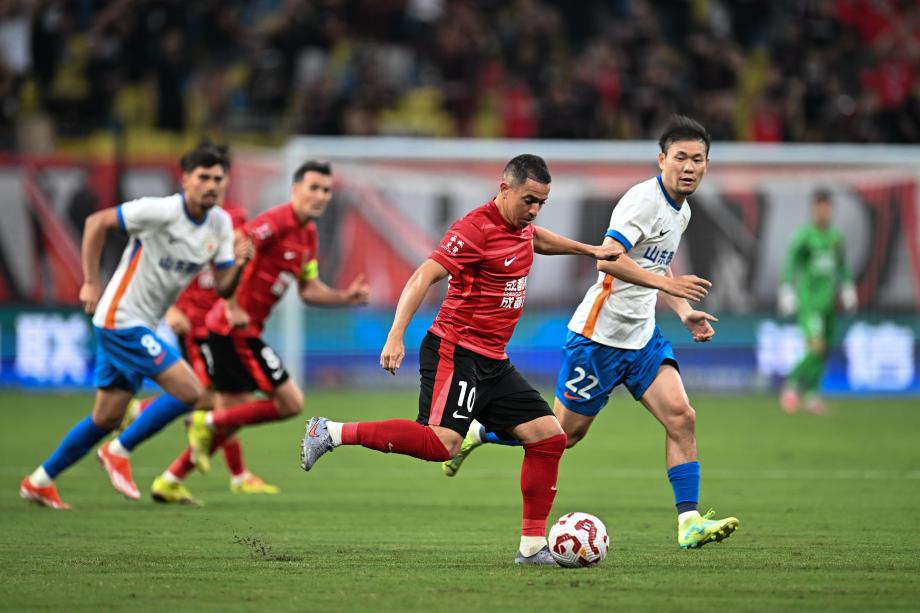 费利佩双响卡扎破门难救主 蓉城2-1十人泰山