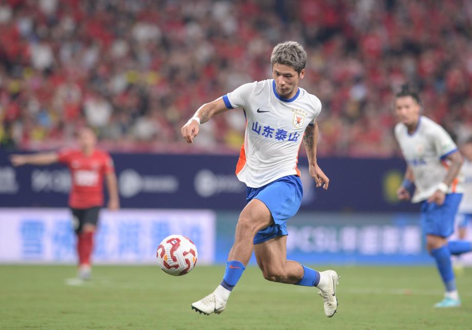 费利佩双响卡扎破门难救主 蓉城2-1十人泰山