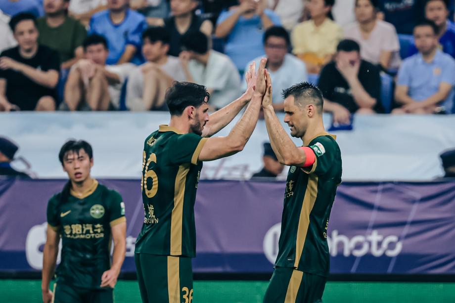 米特里策传射卡列洛两球 浙江胜深圳新鹏城