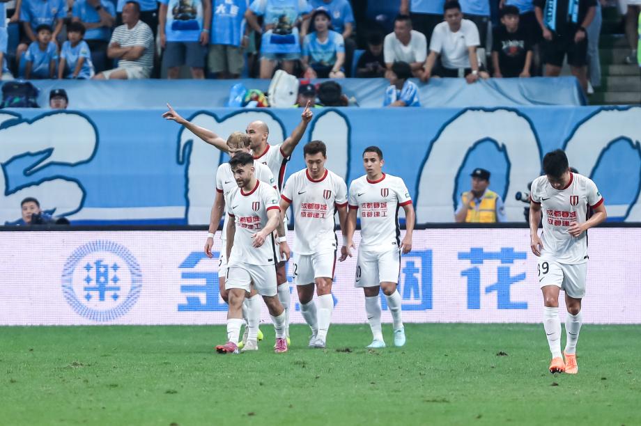 费利佩进球甘超破门 成都蓉城战胜大连英博