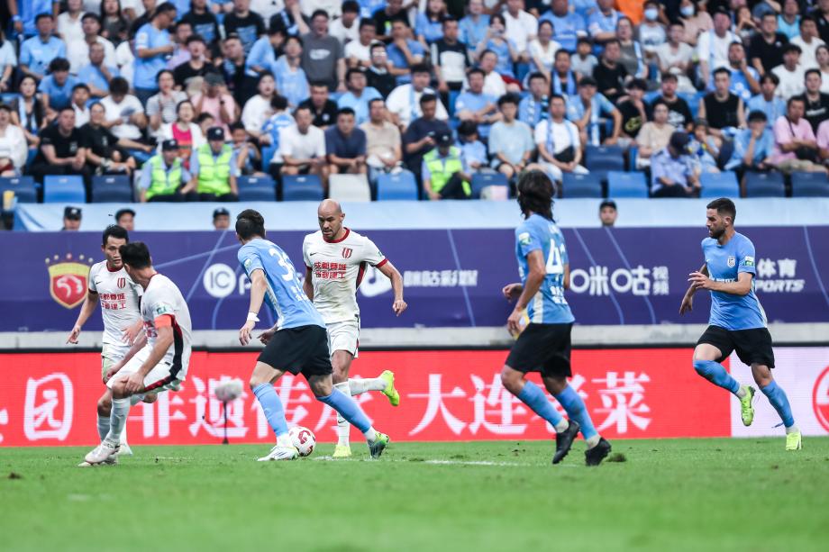 费利佩进球甘超破门 成都蓉城战胜大连英博