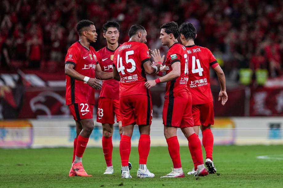 主场大胜河南队 上海海港领跑联赛积分榜