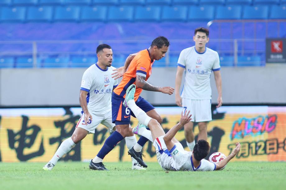 于汉超刘诚宇破门 上海申花2-0险胜青岛海牛