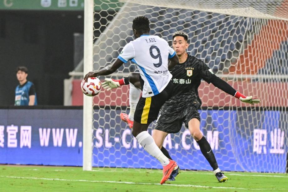 克雷桑双响卡扎伊什维利建功 泰山3-2西海岸