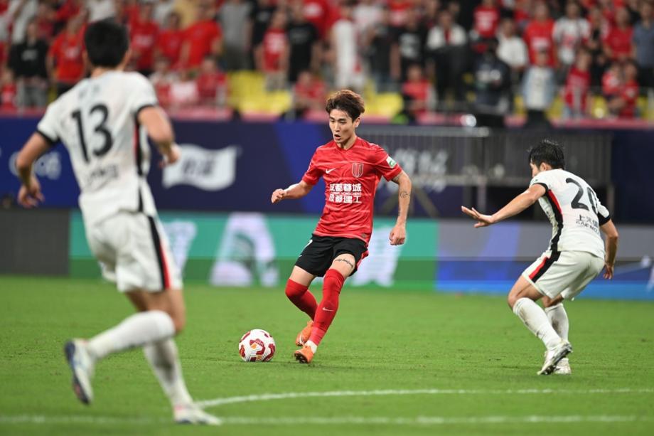 古尔芬克尔独造3球费利佩双响 蓉城4-1海港