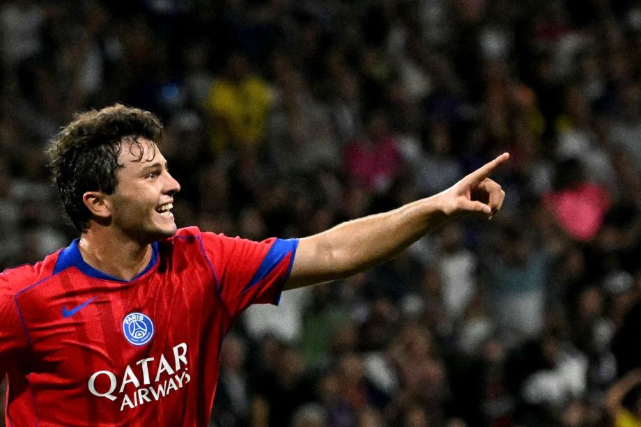 内维斯戴帽登贝莱双响 巴黎圣日耳曼6-3图卢兹