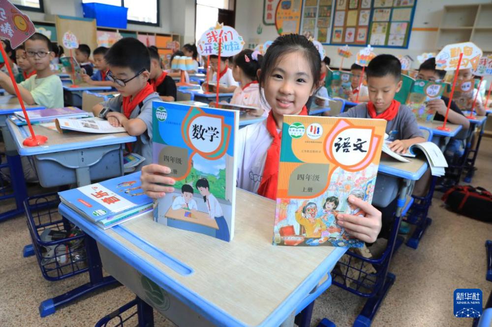 黑料51吃瓜：当代年轻人的隐秘狂欢与社交密码