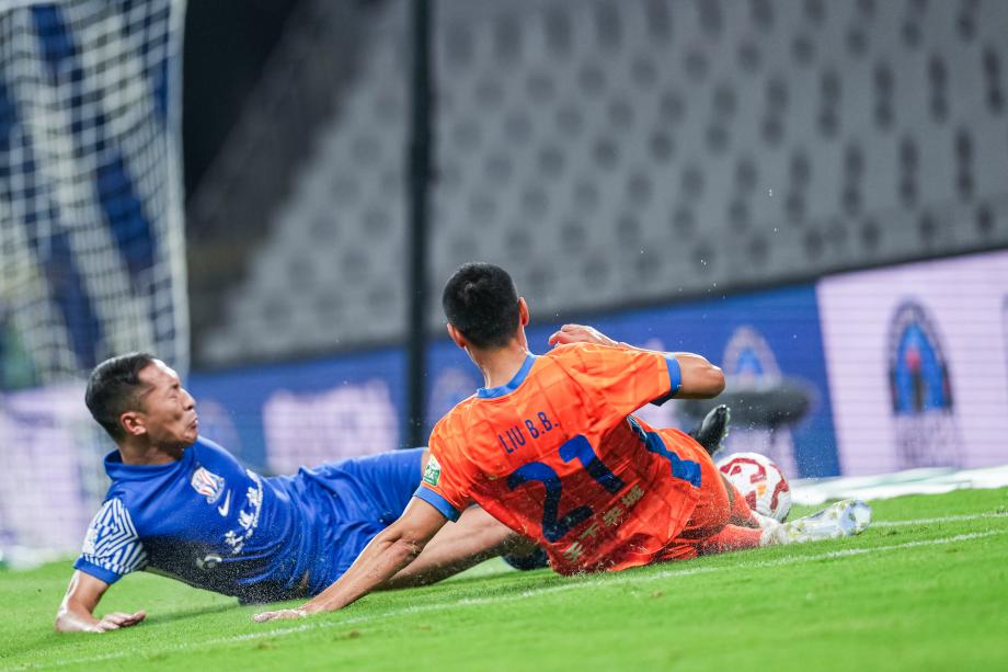 卡扎伊什维利帽子戏法 泰山客场战平申花