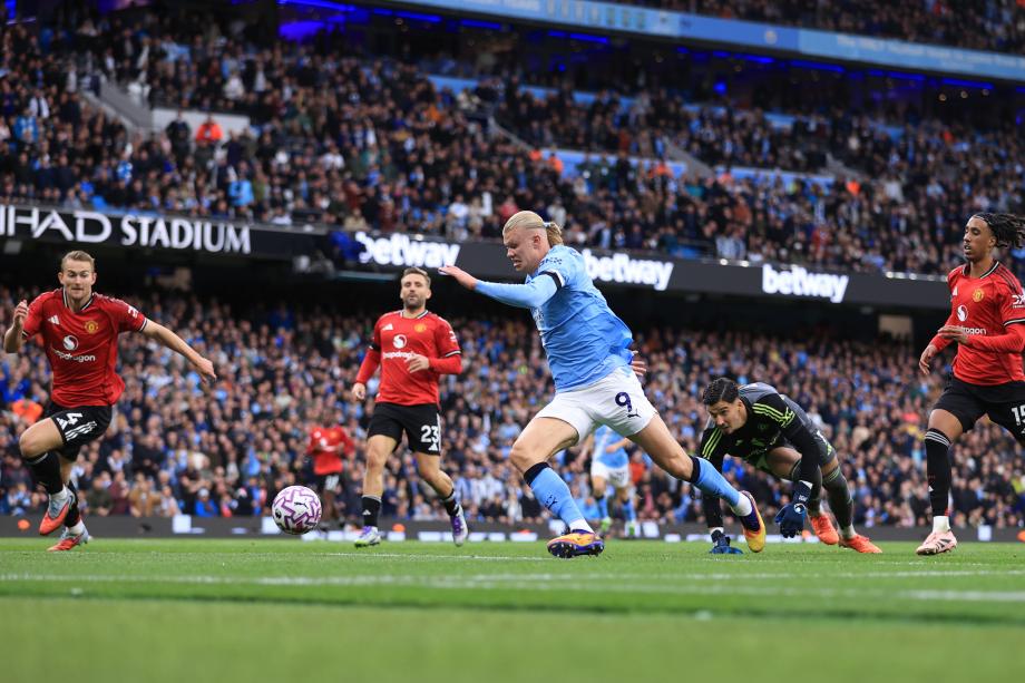 哈兰德双响多库2助多纳鲁马神扑 曼城3-0曼联