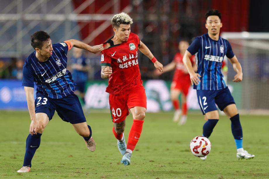 阿奇姆彭梅开二度 河南队客场大胜武汉三镇