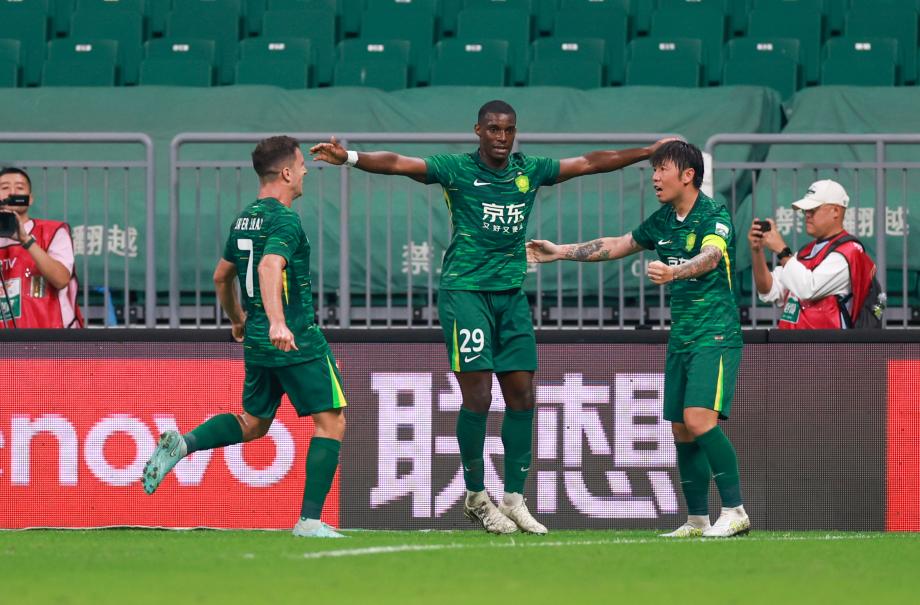 法比奥帽子戏法 北京国安主场战胜大连英博