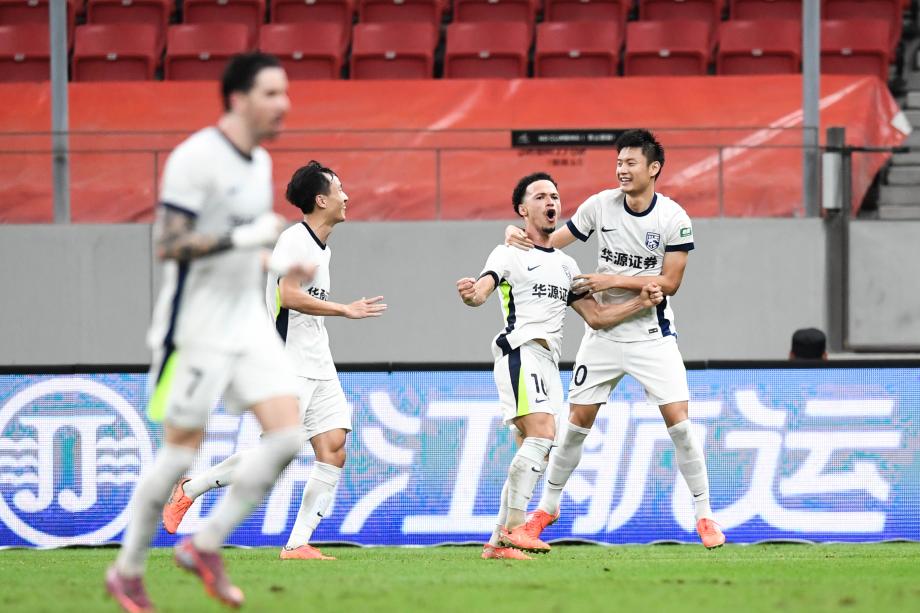 莱昂纳多梅开二度 上海海港险胜武汉三镇