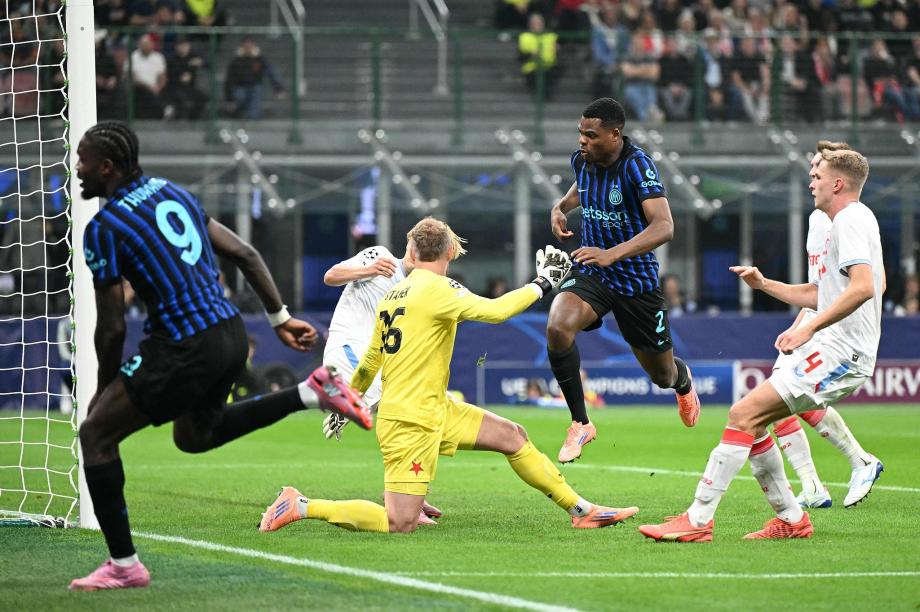 劳塔罗双响邓弗里斯建功 国米3-0获欧冠两连胜