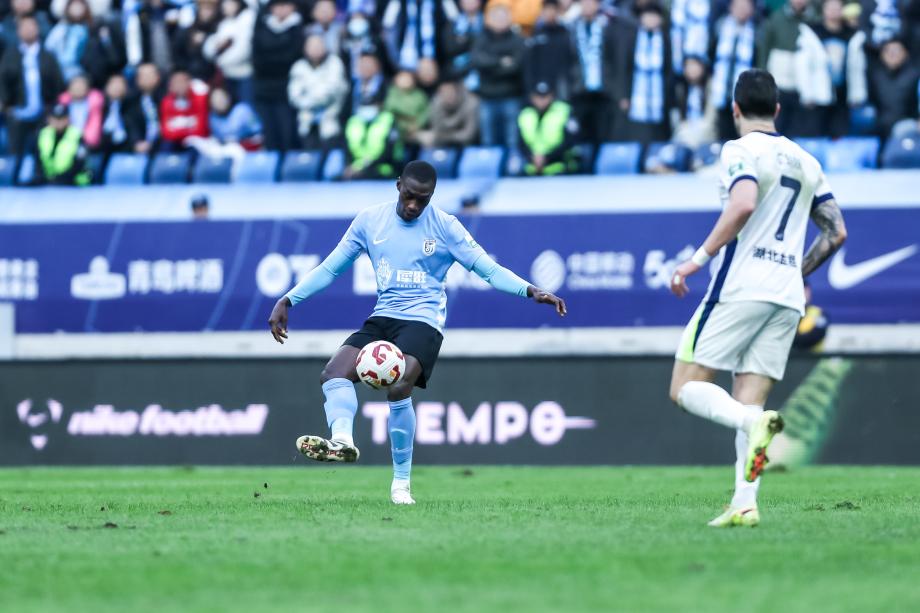 [图]马马杜造险+中楣 大连英博0-0闷平武汉三镇正规配资平台