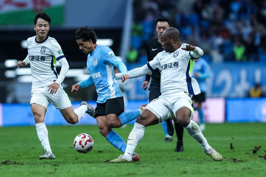 马马杜造险+中楣 大连英博0-0闷平武汉三镇