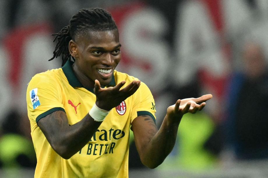 意甲：莱奥双响 AC米兰2-1逆转登顶积分榜