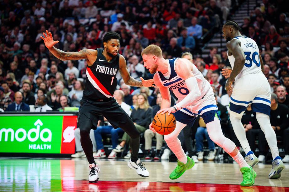 杨瀚森常规赛首秀2分1板 开拓者憾负森林狼