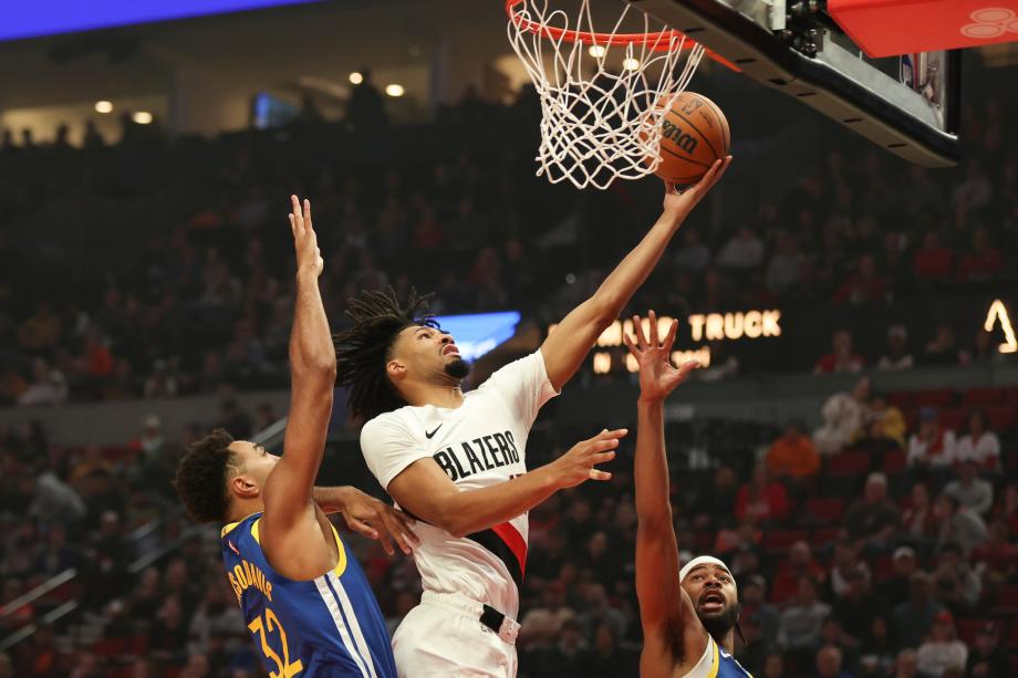 常规赛首胜！杨瀚森暴扣+火锅 开拓者击败勇士