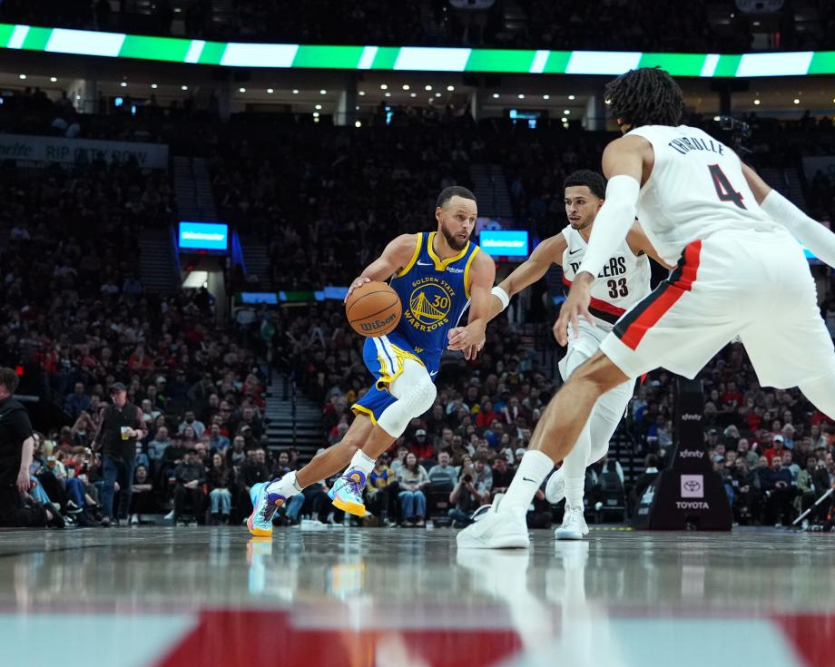 常规赛首胜！杨瀚森暴扣+火锅 开拓者击败勇士