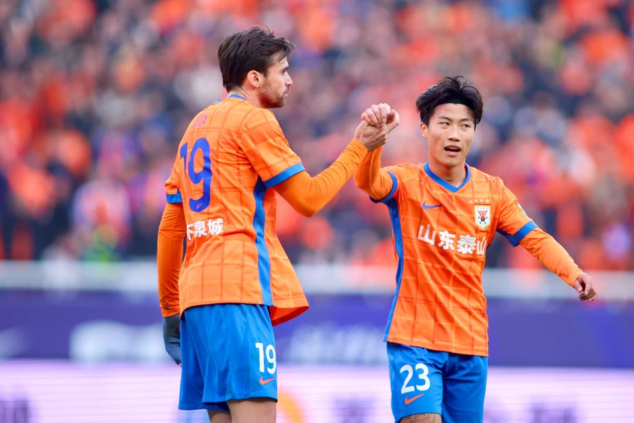 卡扎伊什维利梅开二度 山东泰山战胜上海海港