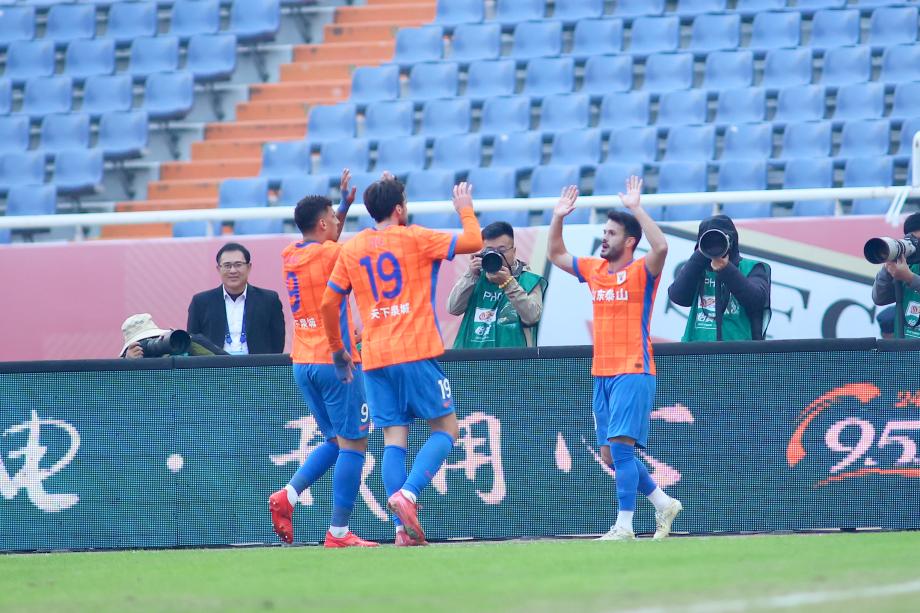 卡扎伊什维利梅开二度 山东泰山战胜上海海港