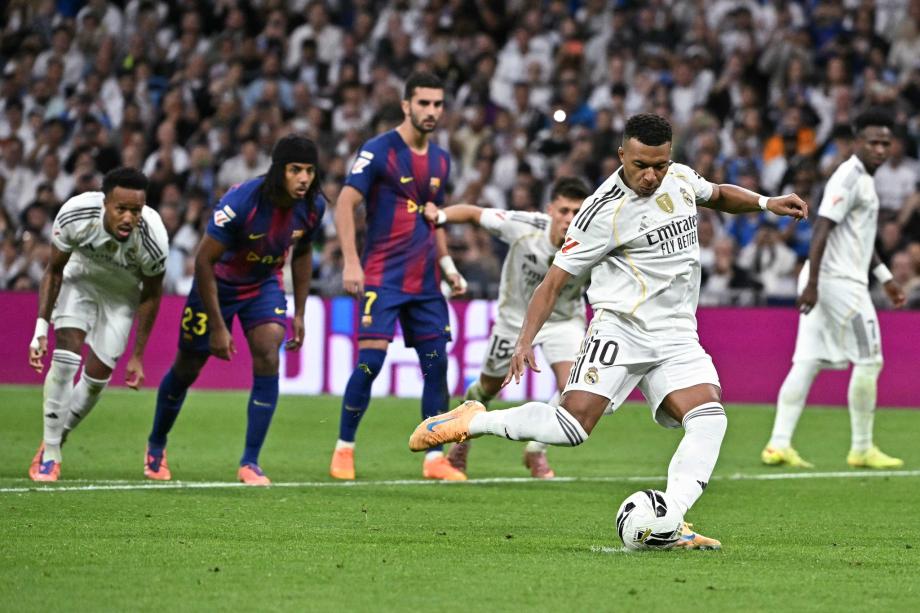西甲-贝林传射 皇马2-1巴萨终结国家德比4连败
