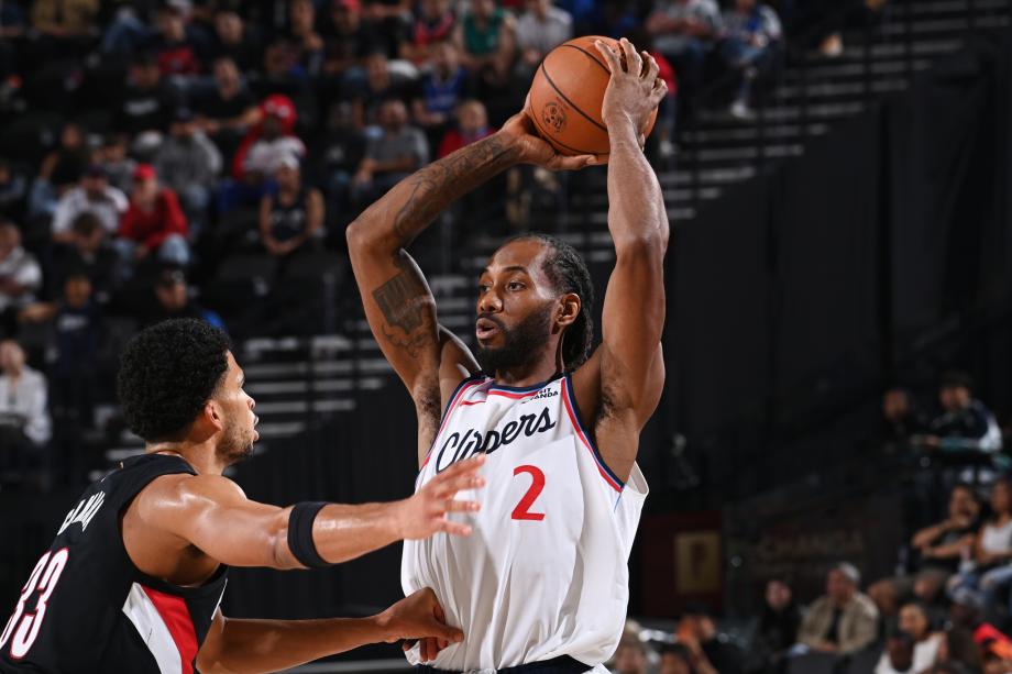 杨瀚森2分1板莱昂纳德30分 快船力克开拓者