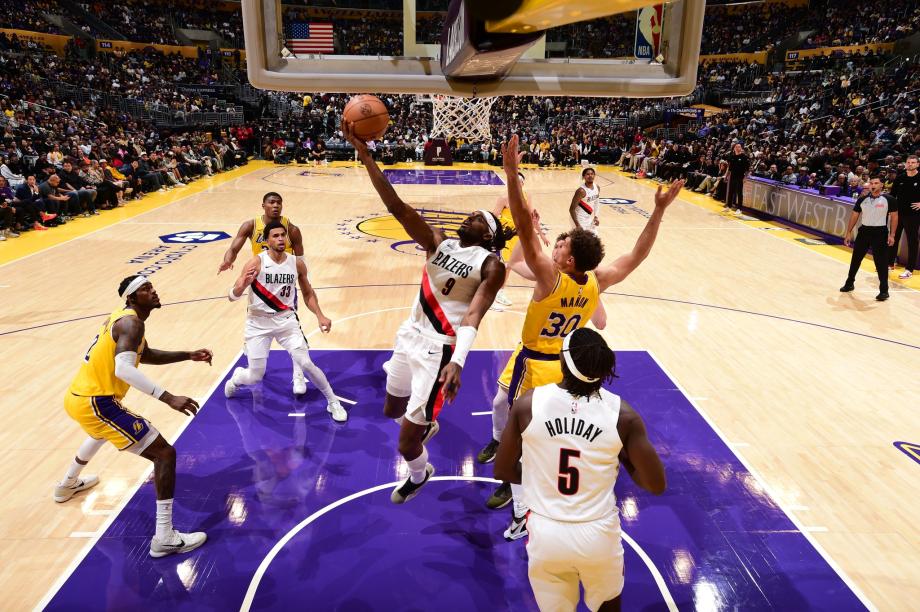 杨瀚森1分1板里夫斯空砍41分 开拓者力克湖人