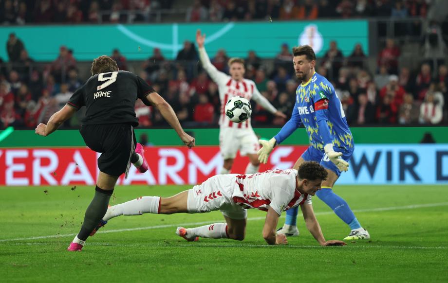 德国杯-凯恩双响迪亚斯失单刀 拜仁4-1科隆