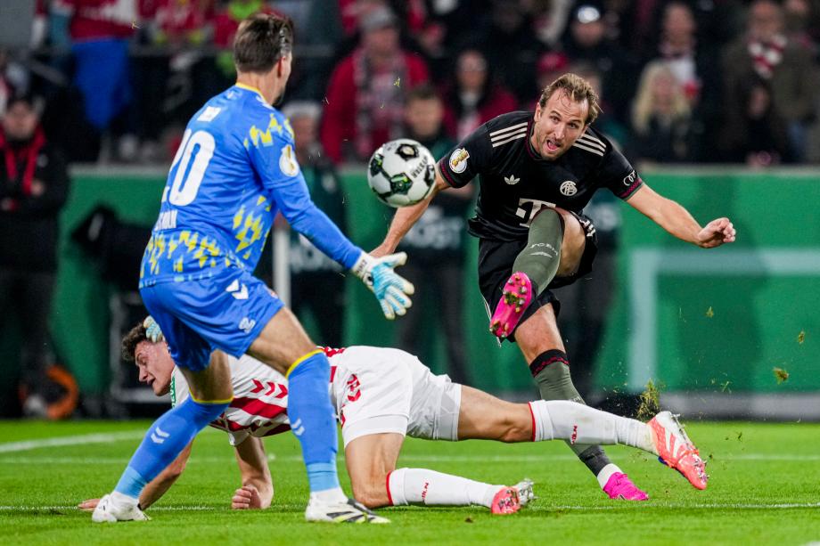 德国杯-凯恩双响迪亚斯失单刀 拜仁4-1科隆