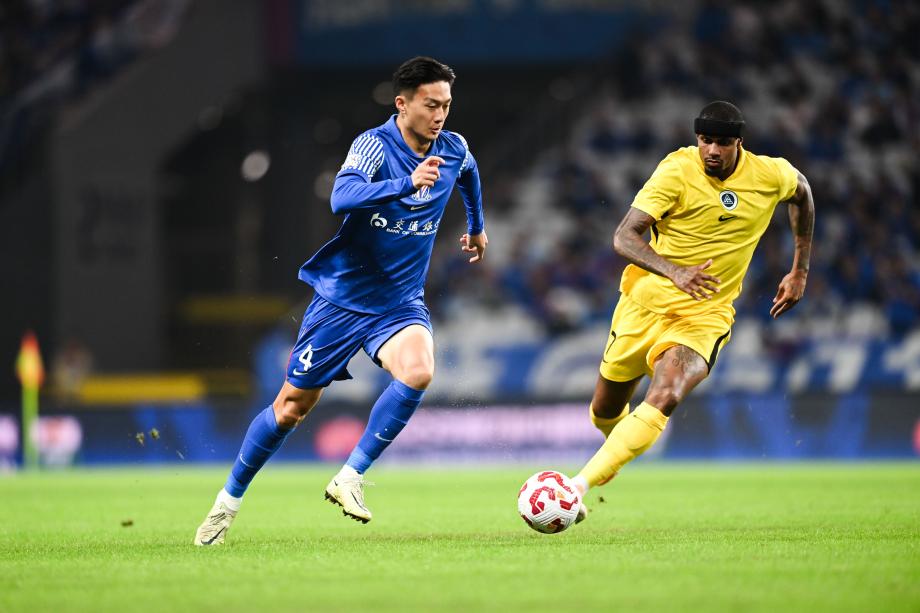 申花1-0新鹏城升至第二 中超冠军悬念最后一轮揭晓