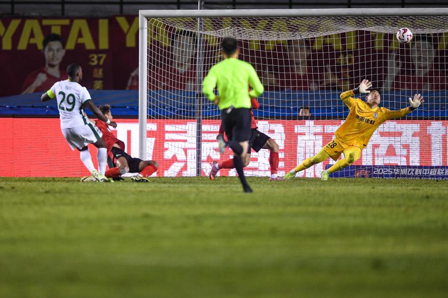 法比奥梅开二度 北京国安客场完胜长春亚泰