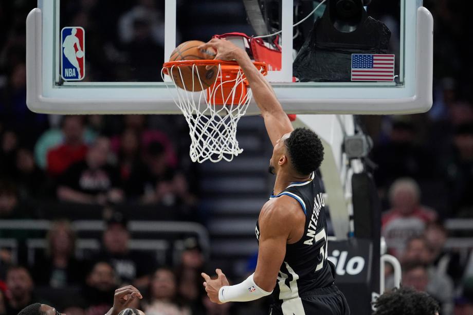 NBA杯-字母哥41+15+9 雄鹿主场力克公牛